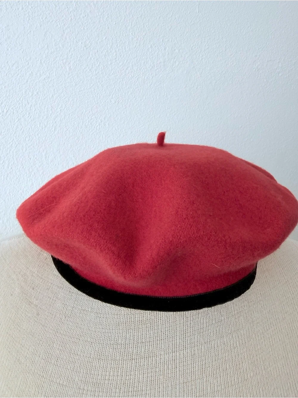 VTG GAP Red Wool Beret Hat Black Velvet Trim Bow Made in England S/M 80s/90s